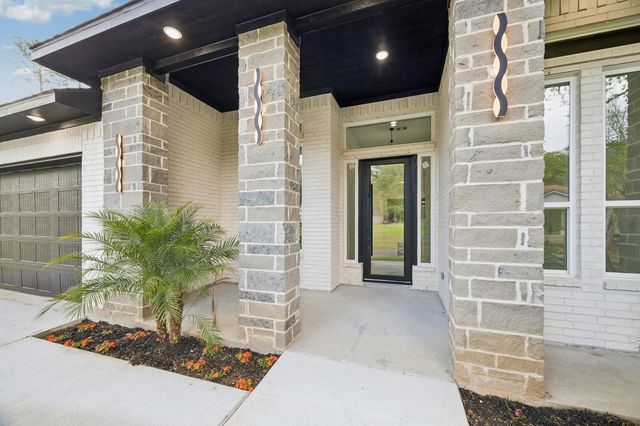 2405 W Green Briar Drive, Huntsville, TX 77340