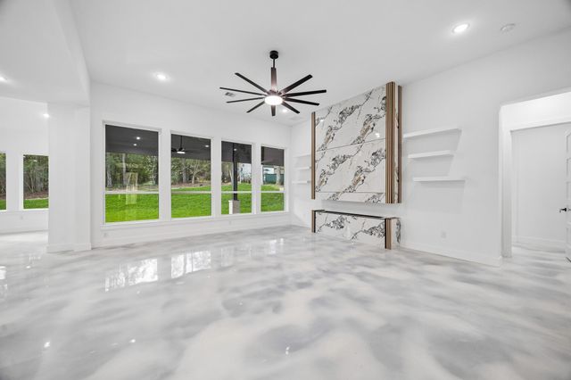 2405 W Green Briar Drive, Huntsville, TX 77340