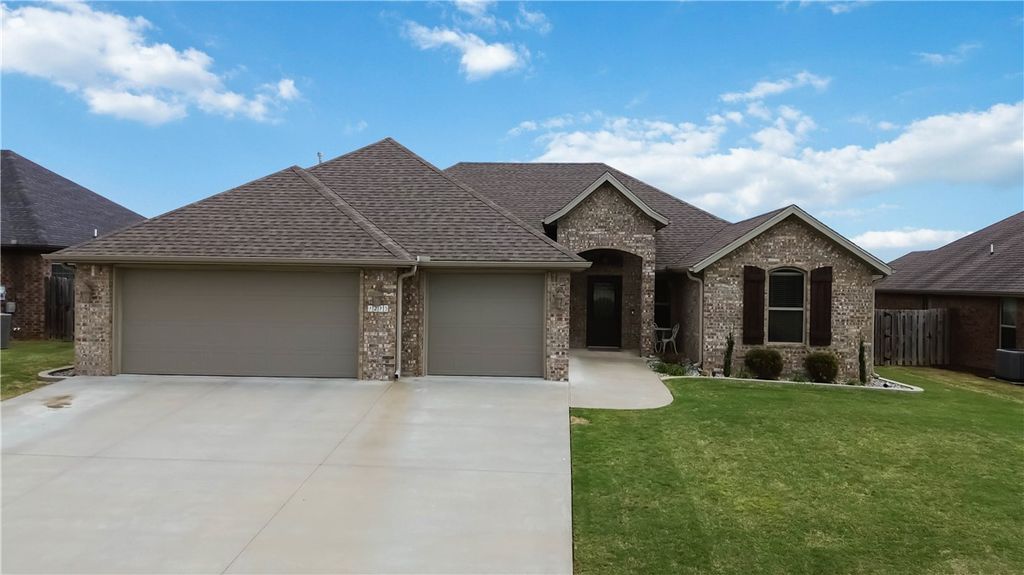 1213 Bradley Street, Centerton, AR 72719
