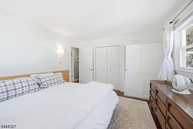 49 Pawnee Ave, Oakland Boro, NJ 07436