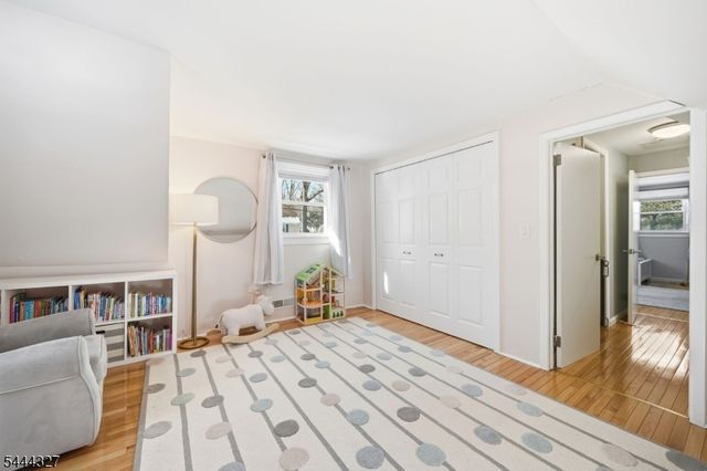 49 Pawnee Ave, Oakland Boro, NJ 07436