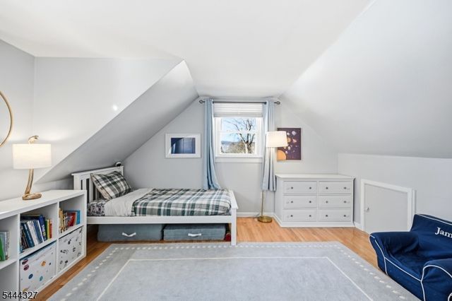 49 Pawnee Ave, Oakland Boro, NJ 07436
