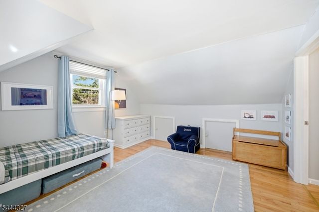 49 Pawnee Ave, Oakland Boro, NJ 07436