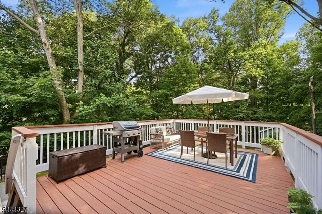 49 Pawnee Ave, Oakland Boro, NJ 07436