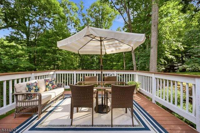 49 Pawnee Ave, Oakland Boro, NJ 07436