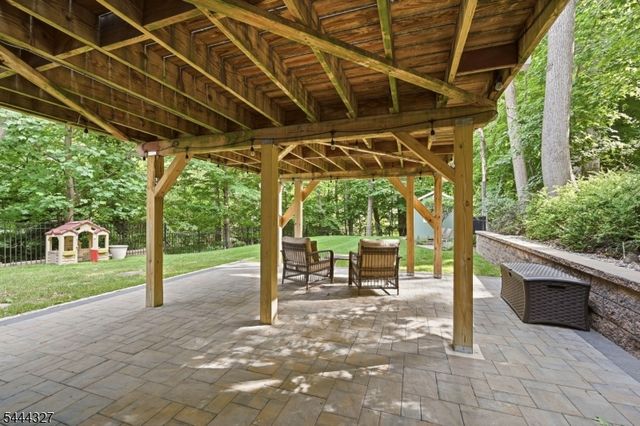 49 Pawnee Ave, Oakland Boro, NJ 07436