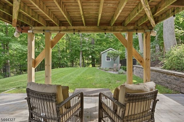 49 Pawnee Ave, Oakland Boro, NJ 07436