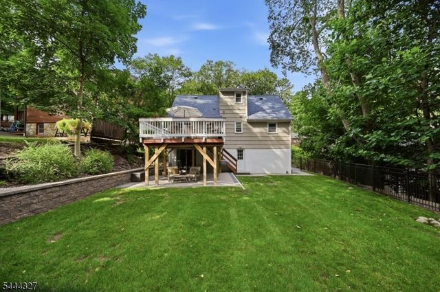49 Pawnee Ave, Oakland Boro, NJ 07436