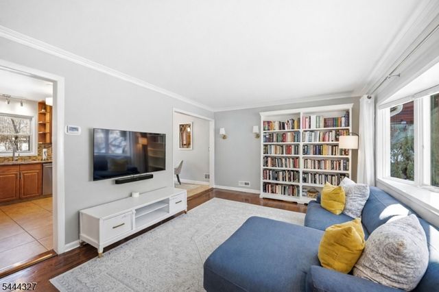 49 Pawnee Ave, Oakland Boro, NJ 07436