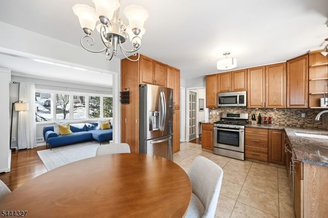 49 Pawnee Ave, Oakland Boro, NJ 07436
