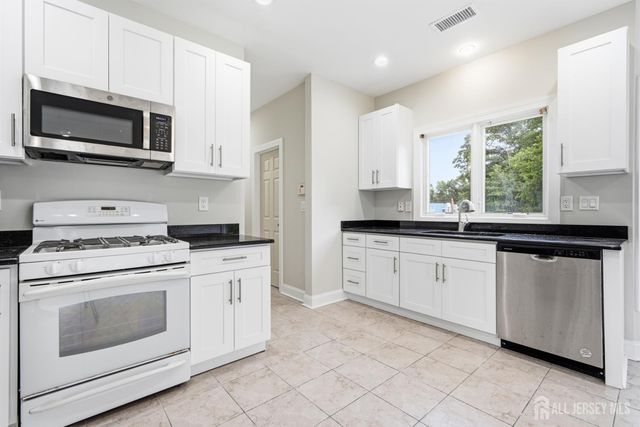 33 Melbloum Lane, Edison, NJ 08837