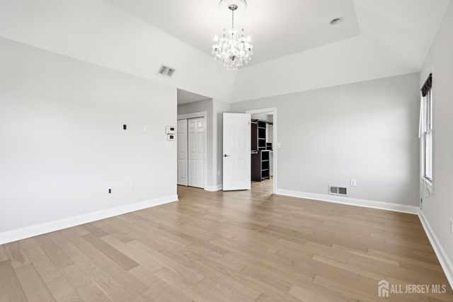 33 Melbloum Lane, Edison, NJ 08837