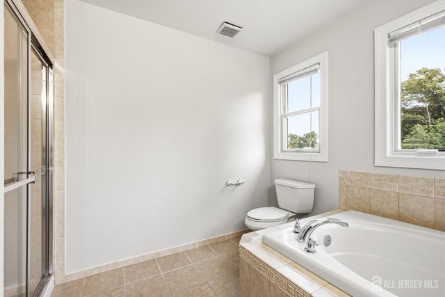 33 Melbloum Lane, Edison, NJ 08837