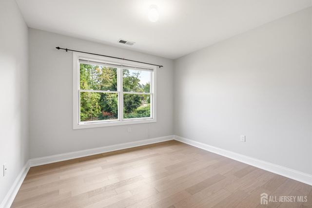 33 Melbloum Lane, Edison, NJ 08837