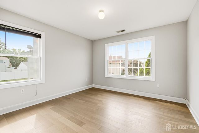 33 Melbloum Lane, Edison, NJ 08837
