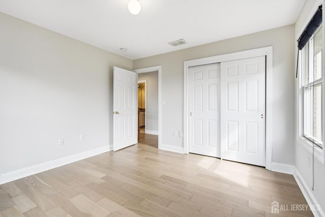 33 Melbloum Lane, Edison, NJ 08837