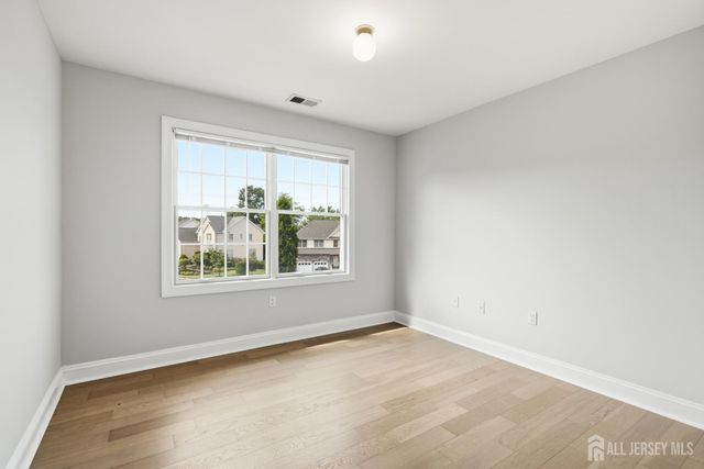 33 Melbloum Lane, Edison, NJ 08837