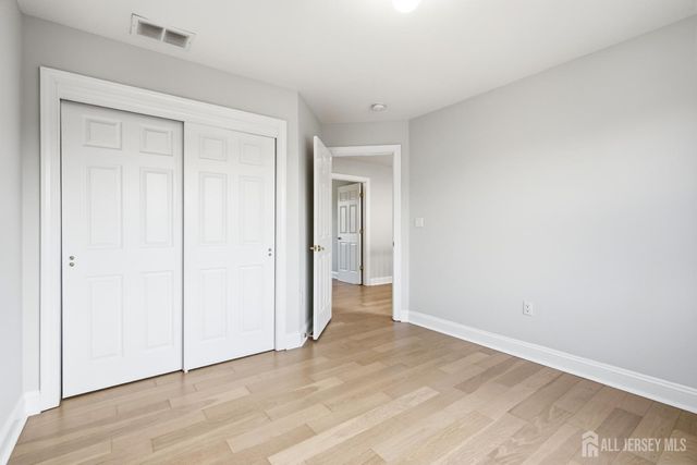 33 Melbloum Lane, Edison, NJ 08837
