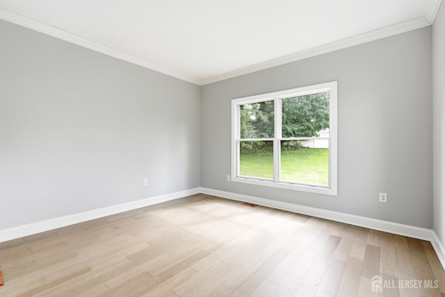33 Melbloum Lane, Edison, NJ 08837