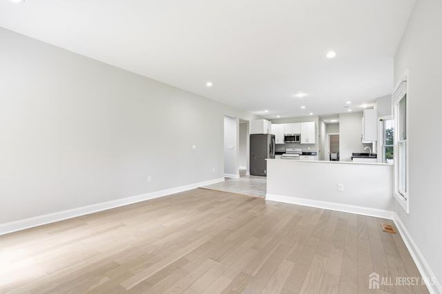 33 Melbloum Lane, Edison, NJ 08837