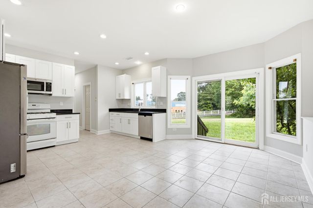 33 Melbloum Lane, Edison, NJ 08837