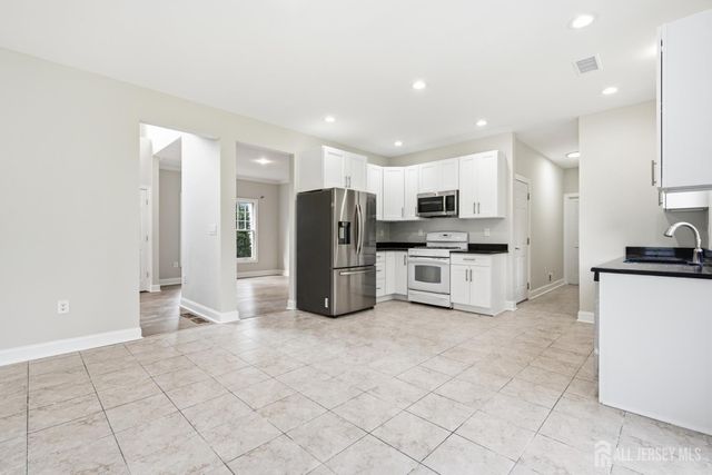 33 Melbloum Lane, Edison, NJ 08837