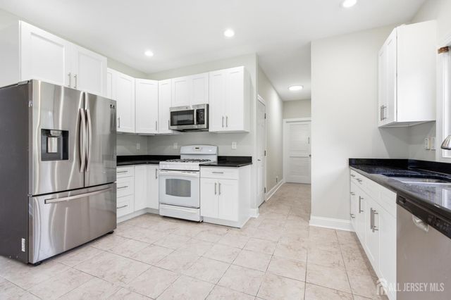 33 Melbloum Lane, Edison, NJ 08837