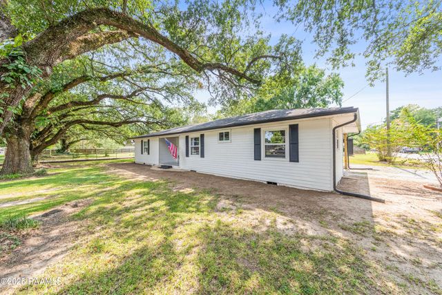 1078 Anse Broussard Highway, Breaux Bridge, LA 70517