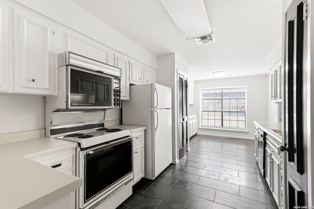 7926 Broadway Apt 301, San Antonio, TX 78209