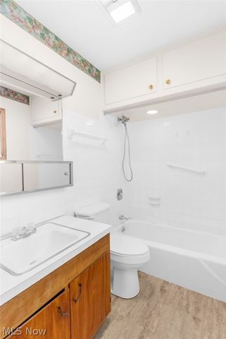 253 Earl Drive NW, Warren, OH 44483