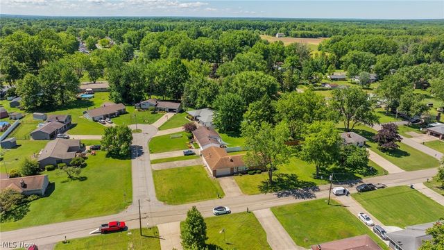 253 Earl Drive NW, Warren, OH 44483