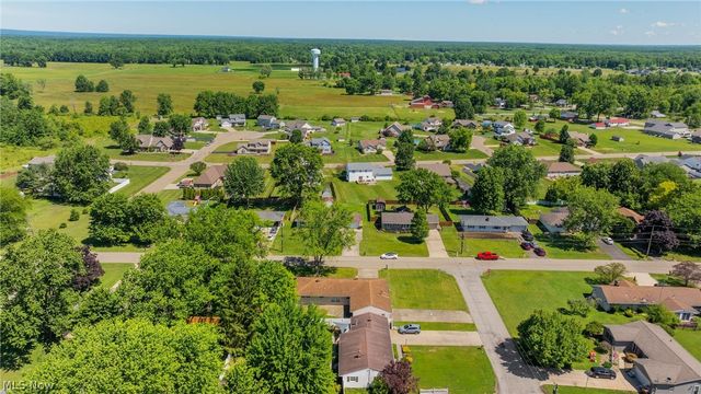 253 Earl Drive NW, Warren, OH 44483