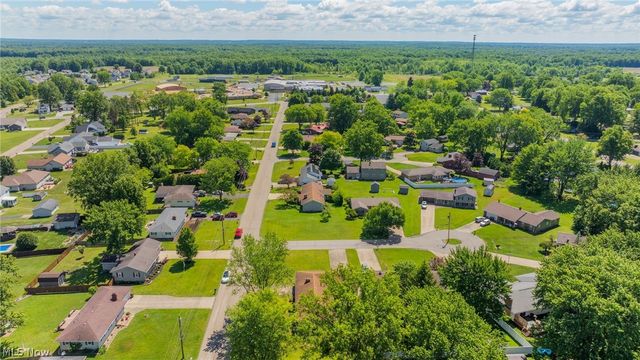 253 Earl Drive NW, Warren, OH 44483