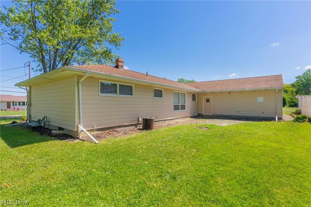253 Earl Drive NW, Warren, OH 44483