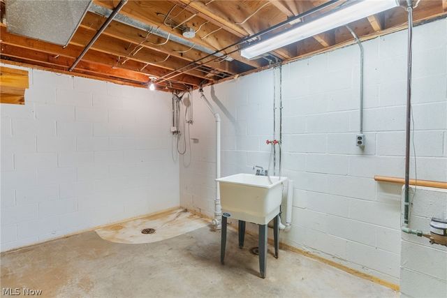 253 Earl Drive NW, Warren, OH 44483