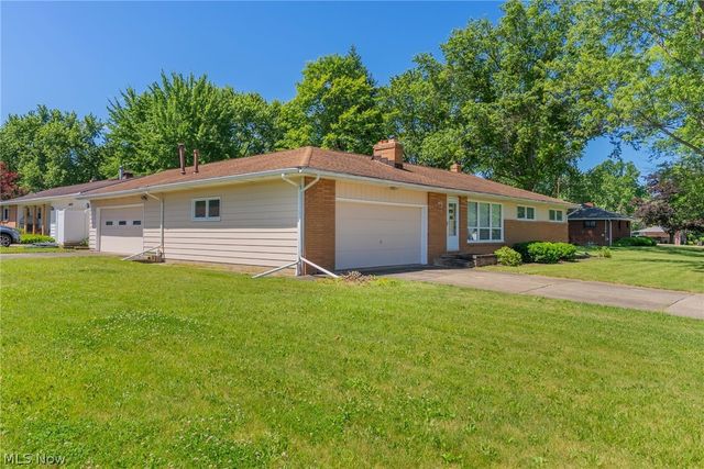 253 Earl Drive NW, Warren, OH 44483