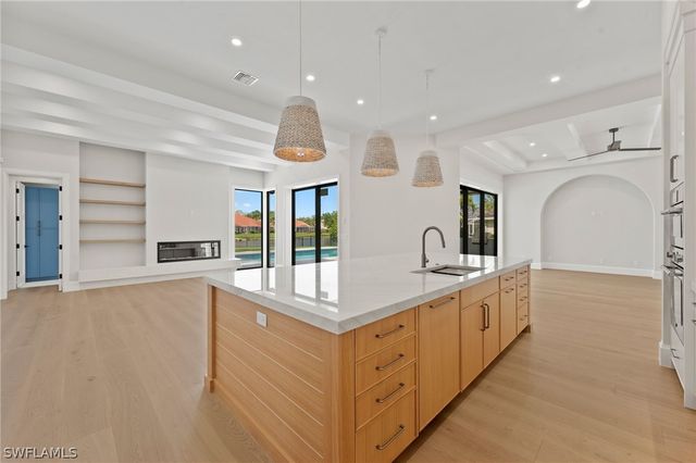 207 Monterey DR, Naples, FL 34119