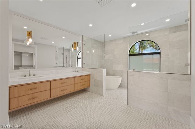 207 Monterey DR, Naples, FL 34119