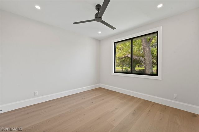 207 Monterey DR, Naples, FL 34119