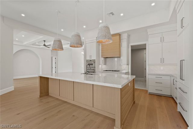 207 Monterey DR, Naples, FL 34119