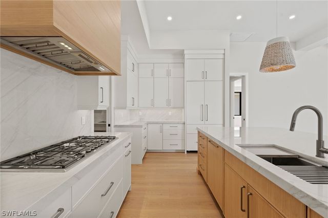 207 Monterey DR, Naples, FL 34119