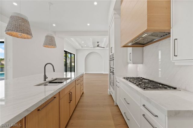 207 Monterey DR, Naples, FL 34119