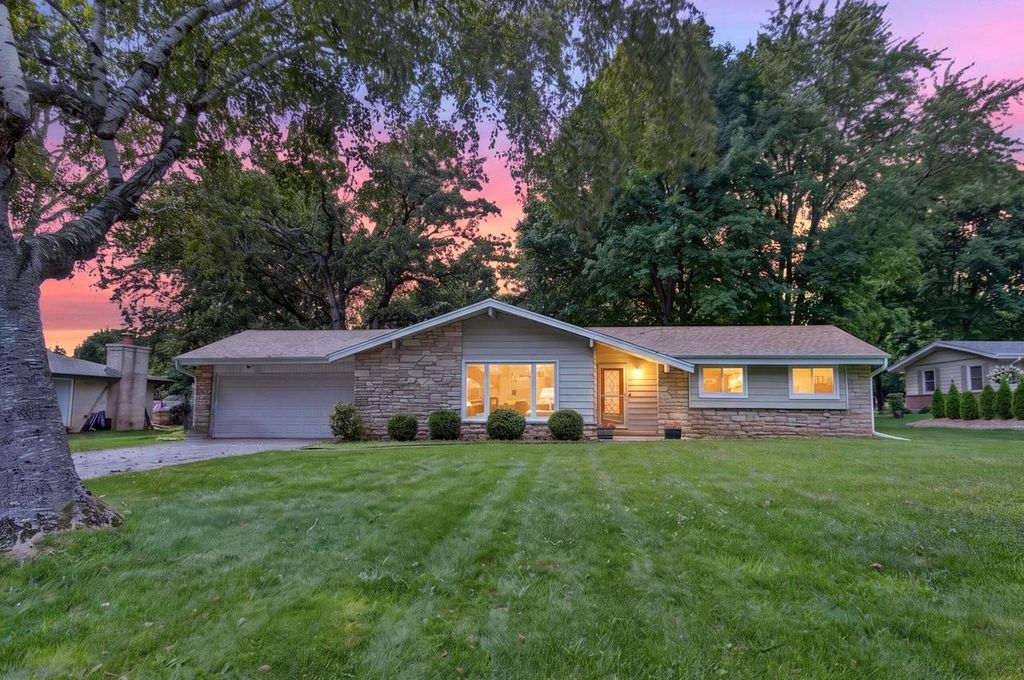 3830 Lakeview DRIVE, Mount Pleasant, WI 53403