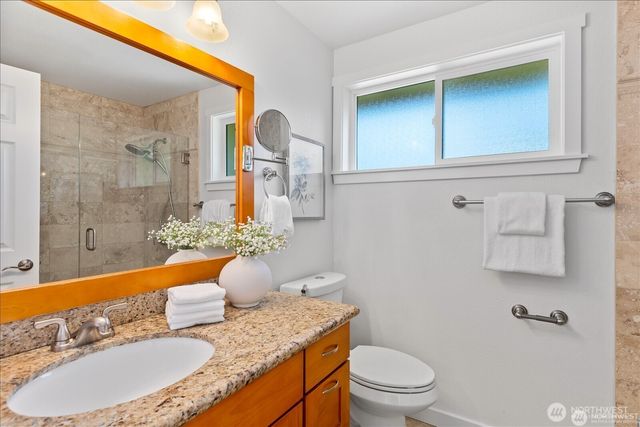 1061 NW 167th St, Shoreline, WA 98177