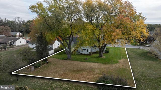 180 S SHENK AVE, Strasburg, PA 17579