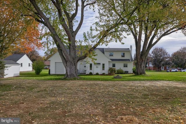 180 S SHENK AVE, Strasburg, PA 17579