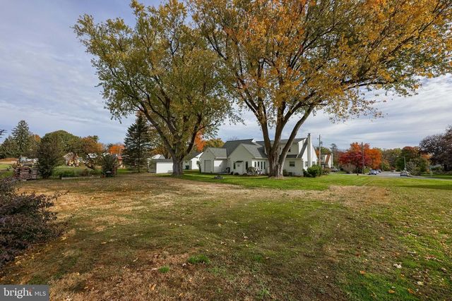 180 S SHENK AVE, Strasburg, PA 17579