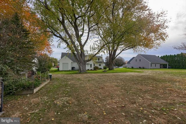 180 S SHENK AVE, Strasburg, PA 17579