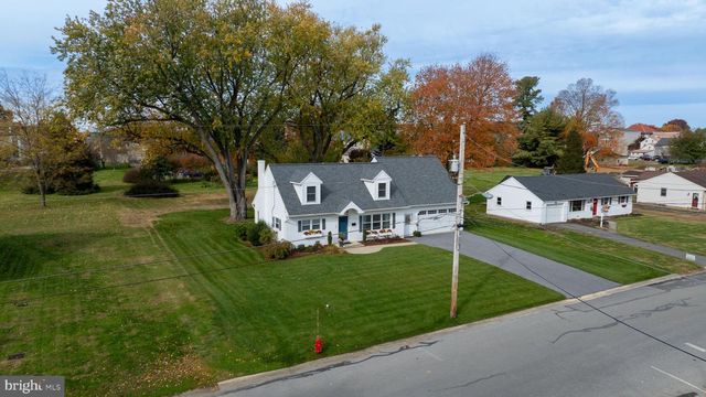 180 S SHENK AVE, Strasburg, PA 17579