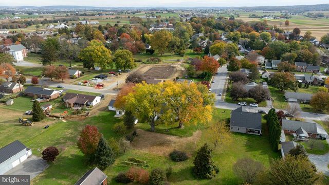 180 S SHENK AVE, Strasburg, PA 17579